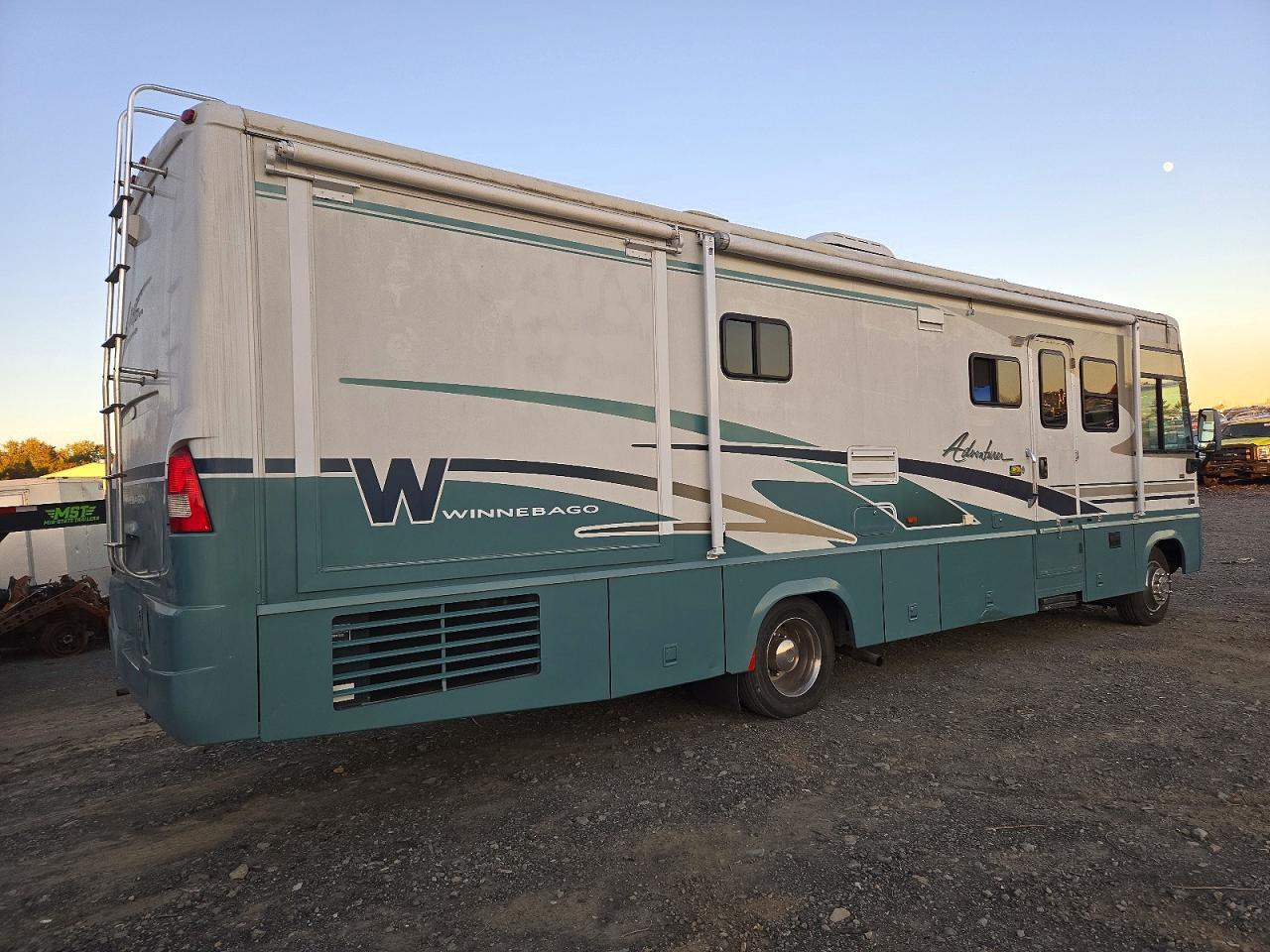 2004 Winnibago 2004 Winnebago Adventurer RV