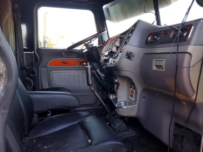 2006 Peterbilt 379 Semi Truck