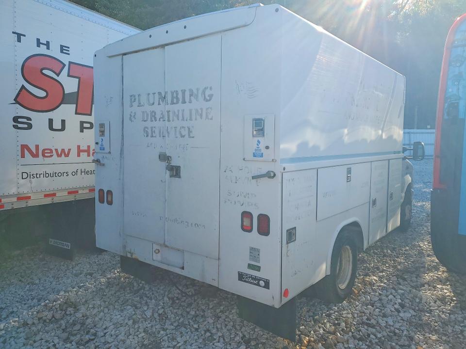 2010 Ford Econoline E350 Super Duty Cutaway Van