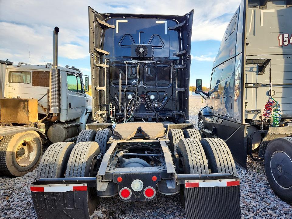 2020 Freightliner Cascadia 126 Semi Truck