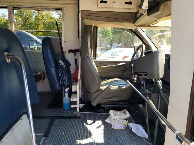 2006 Chev Rolet Express Shuttle Bus