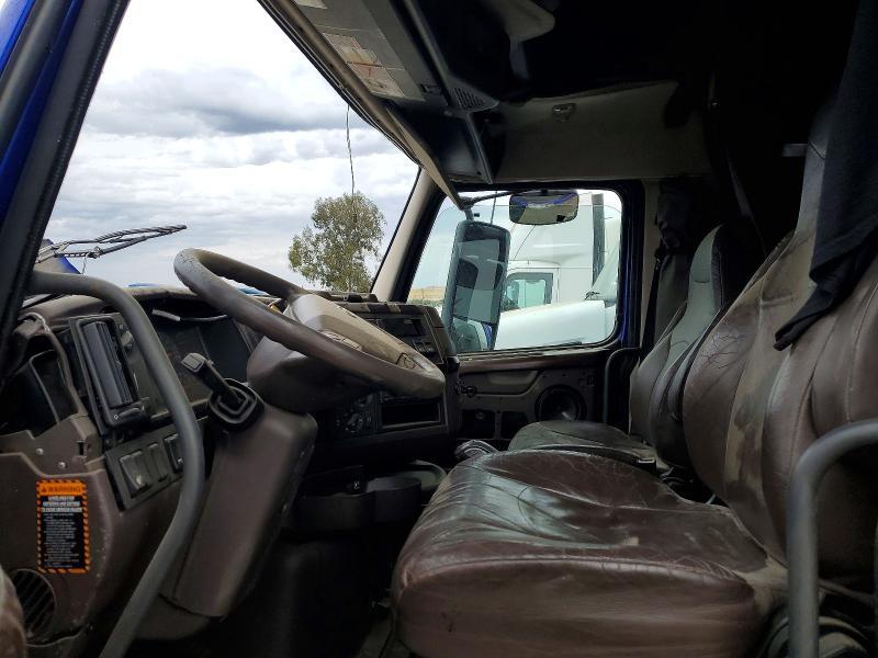 2014 Volvo VNL Semi Truck