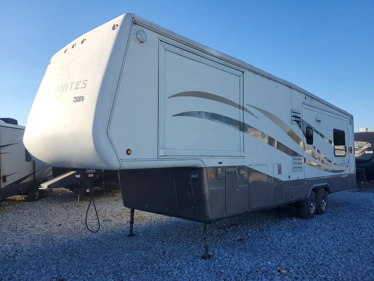 2006 Doubletree Mobile Suites Camper