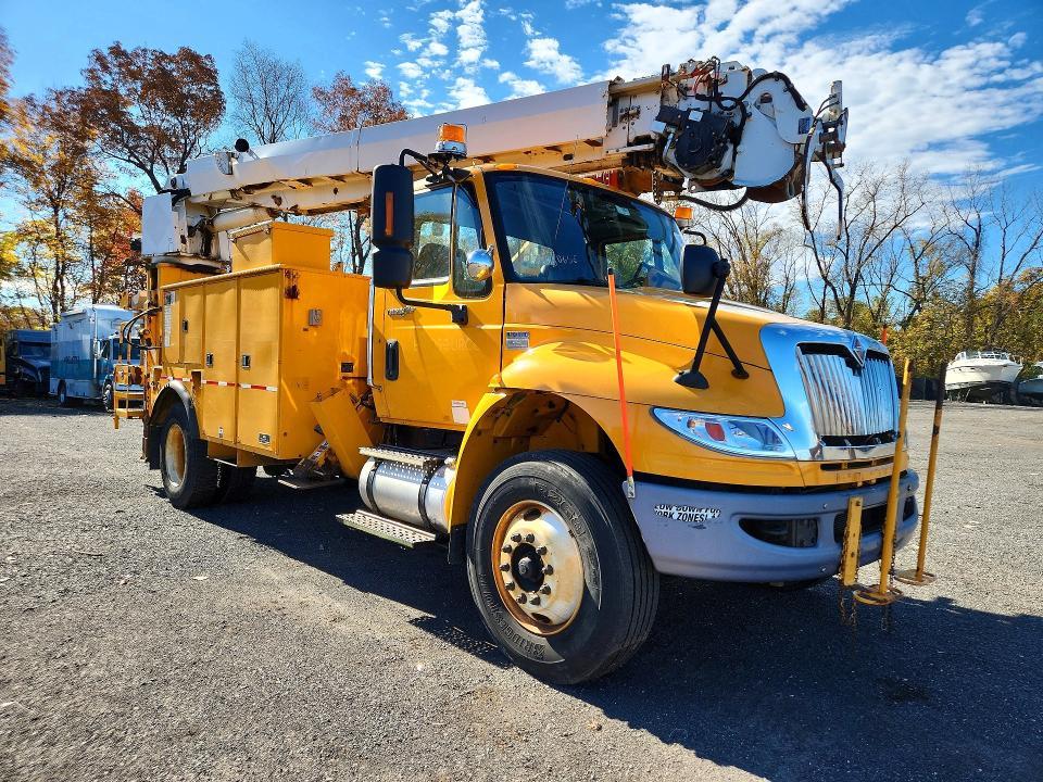 2012 International 4400 Digger Derrick Truck