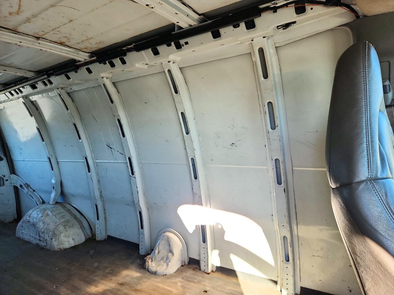 2009 Chevrolet Express G2500 Delivery Van