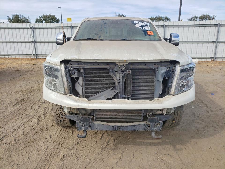2016 Nissan Titan XD SL