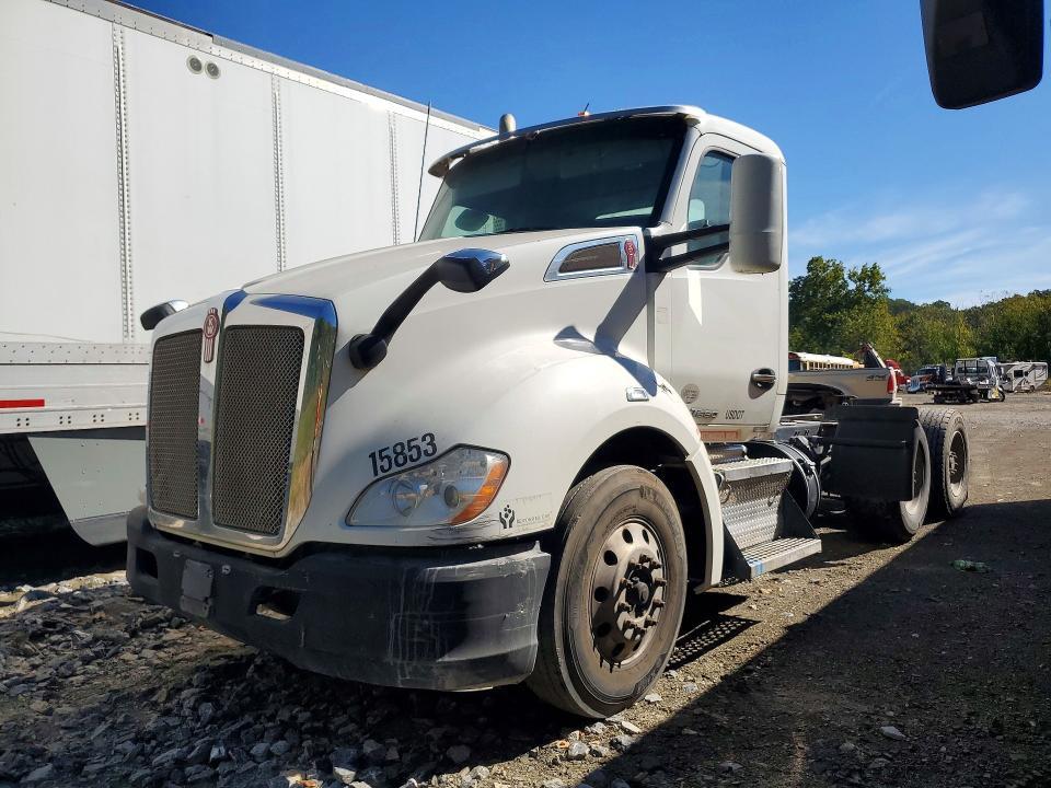 2015 Kenworth T680 Semi Truck