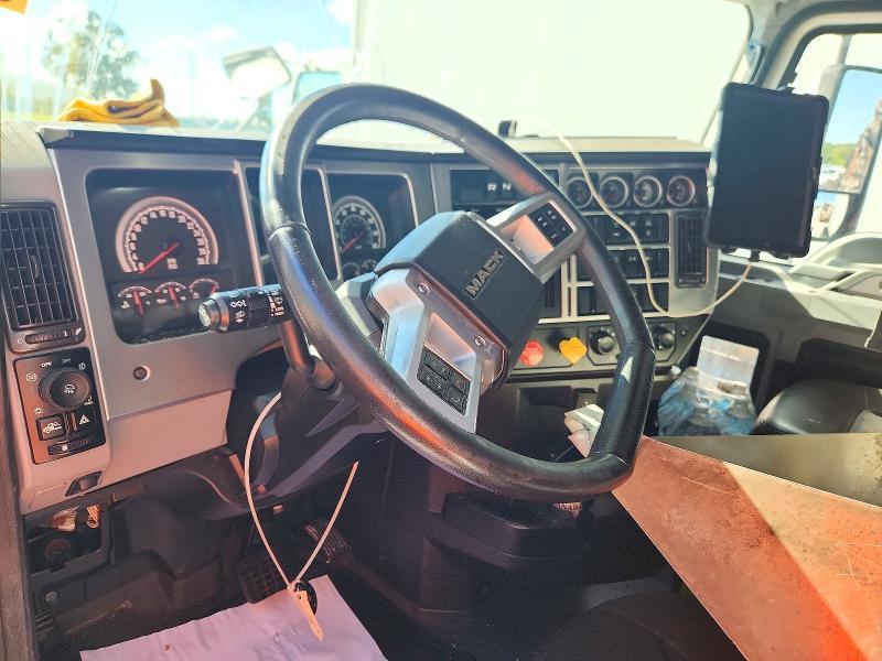 2024 Mack AN64T Semi Truck