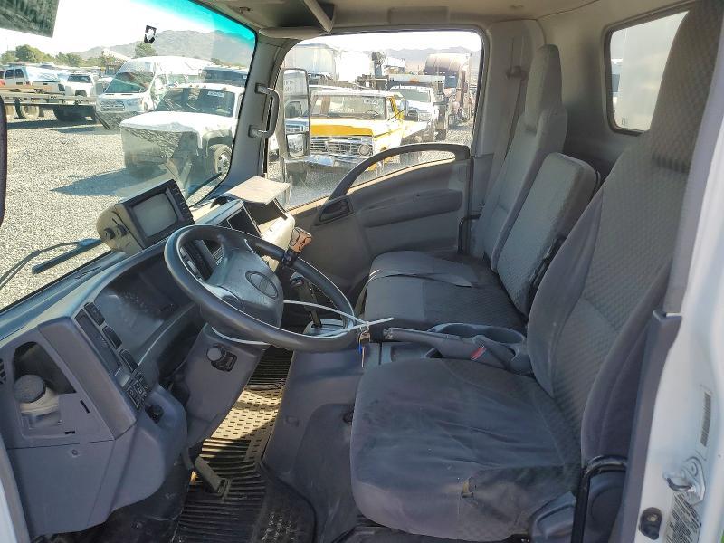 2010 Isuzu NPR BOX Truck