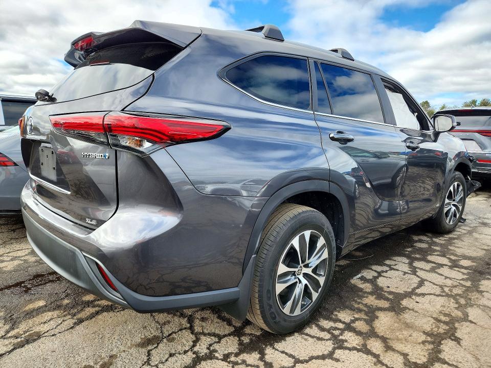 2023 Toyota Highlander Hybrid XLE