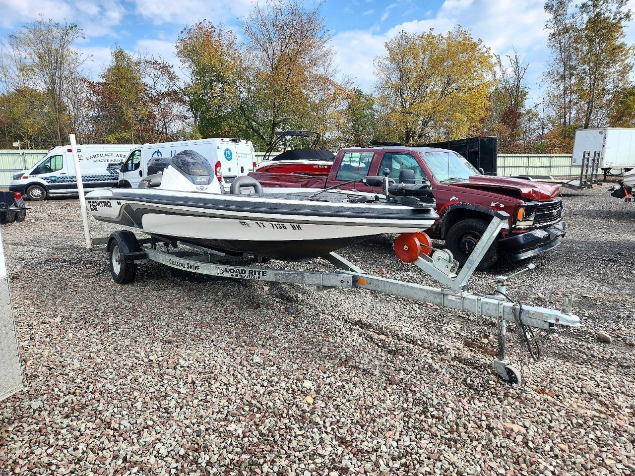 2011 Tracker 2011 Nitro Boat