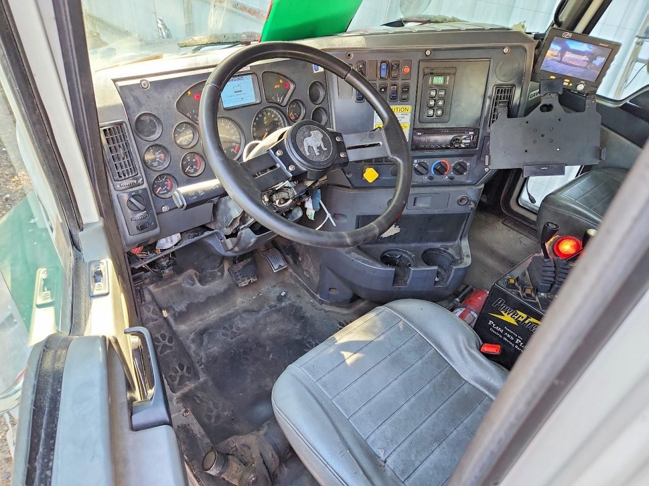 2016 Mack GU713 ROLL-OFF Container Truck