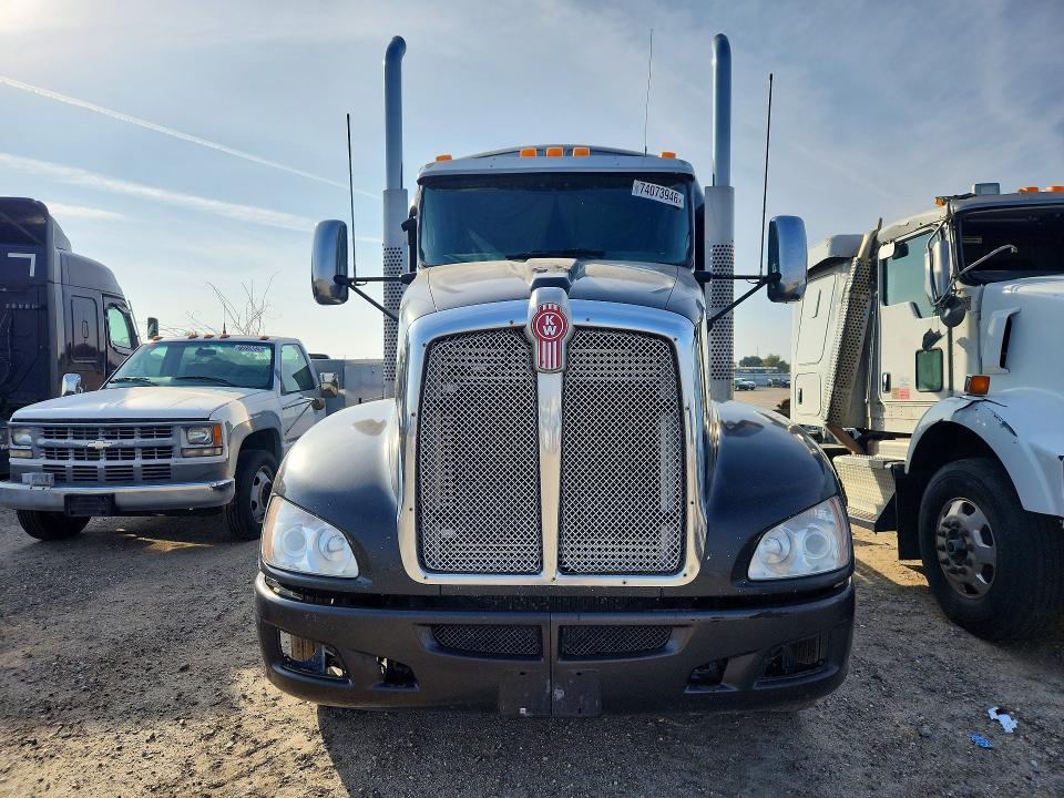 2014 Kenworth T660 Semi Truck