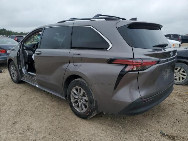 2022 Toyota Sienna XLE