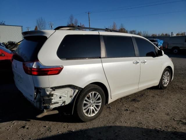 2017 Toyota Sienna XLE