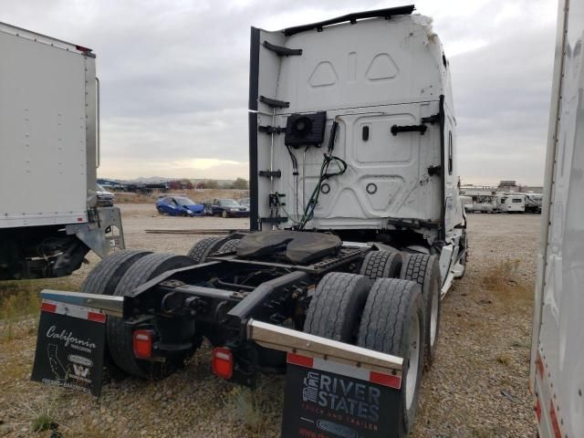 2019 Freightliner Cascadia 126