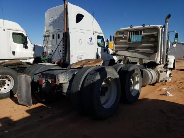 2018 Freightliner 122SD
