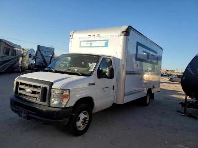 2012 Ford Econoline E350 Super Duty Cutaway Van