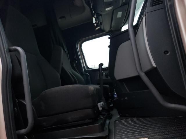 2019 Freightliner Cascadia 126