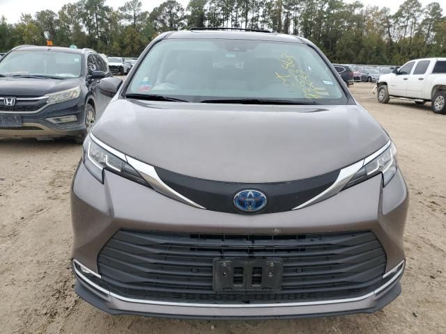 2022 Toyota Sienna XLE