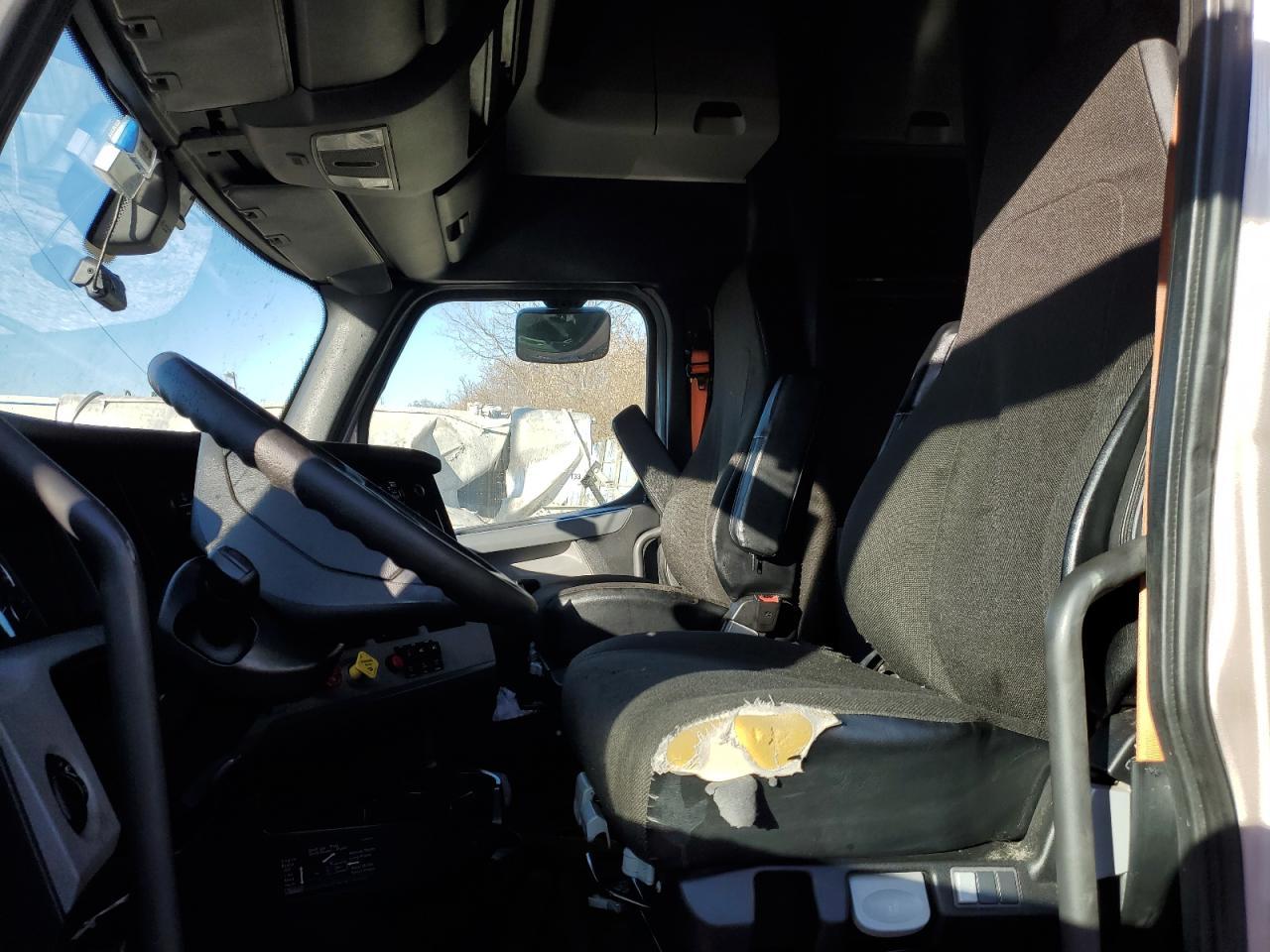 2018 Freightliner Cascadia 126