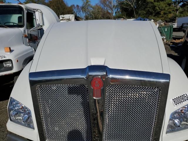 2024 Kenworth Construction T880