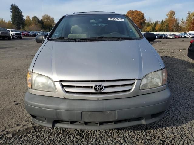 2001 Toyota Sienna LE