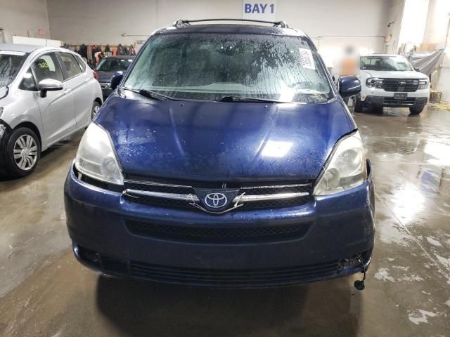 2004 Toyota Sienna XLE