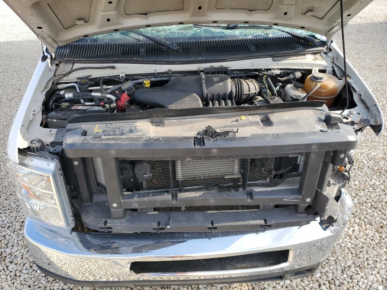2013 Ford Econoline E450 Super Duty Cutaway Van