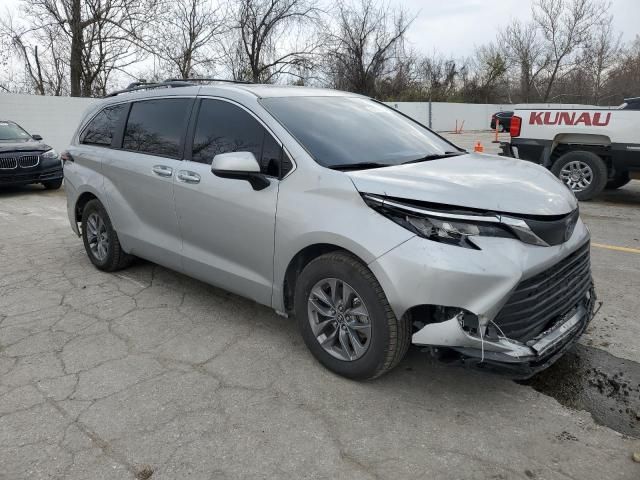 2022 Toyota Sienna LE