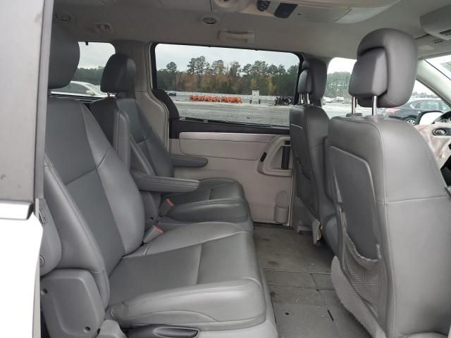 2014 Volkswagen Routan SE