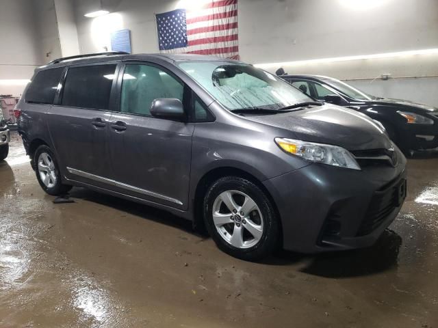 2018 Toyota Sienna LE