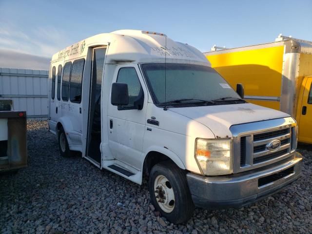 2010 Ford Econoline E350 Super Duty Cutaway Van