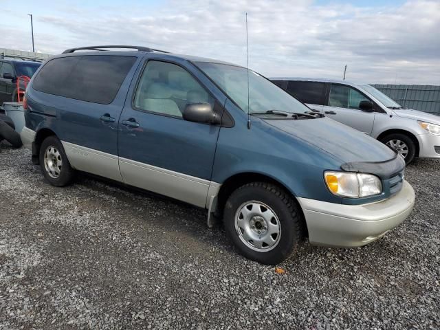 2000 Toyota Sienna LE