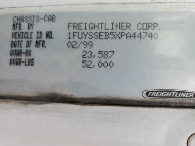 1999 Freightliner Conventional FLC120