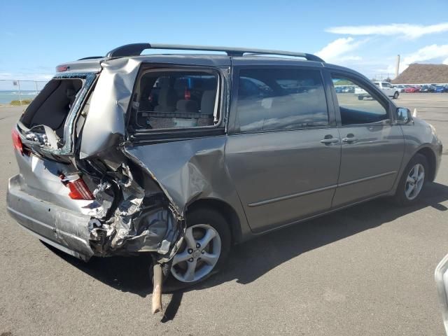 2004 Toyota Sienna CE