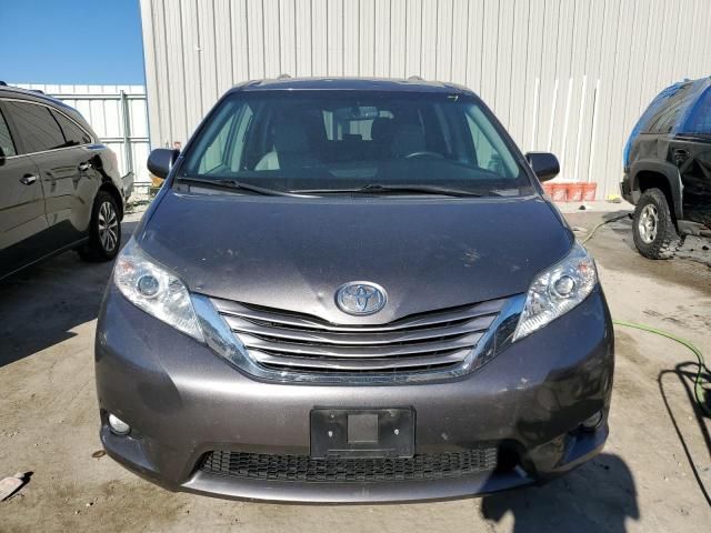 2017 Toyota Sienna XLE