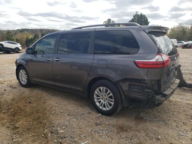 2017 Toyota Sienna XLE