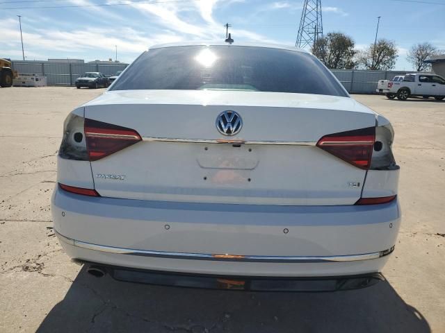 2019 Volkswagen Passat SE R-Line