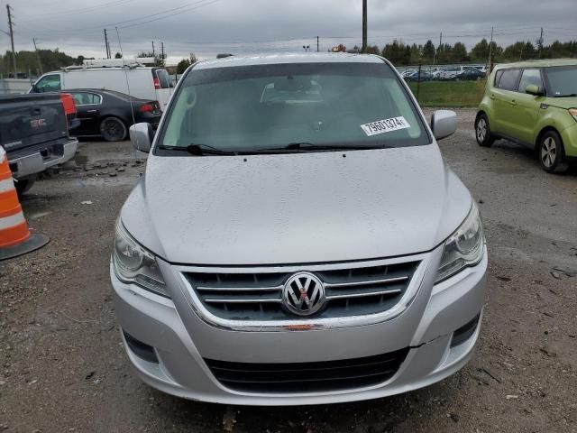 2011 Volkswagen Routan SE