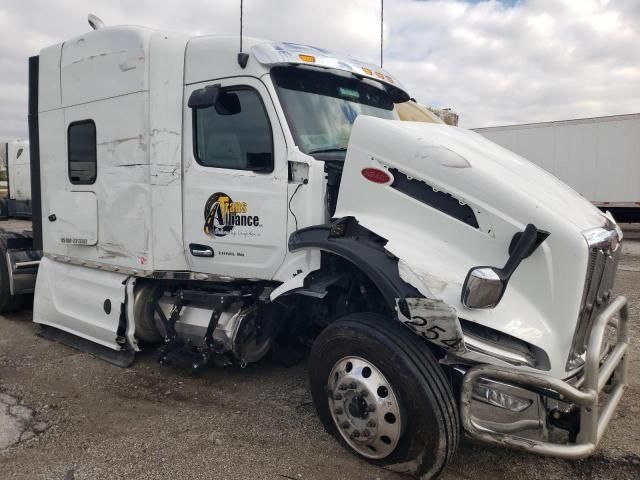 2025 Peterbilt 579