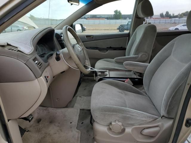 2004 Toyota Sienna CE