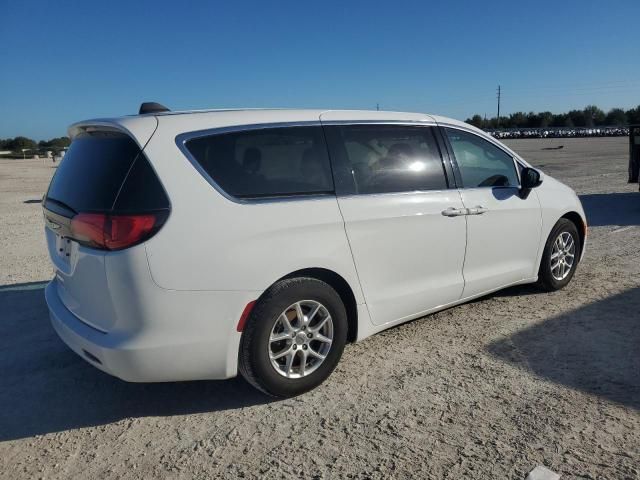 2022 Chrysler Voyager LX