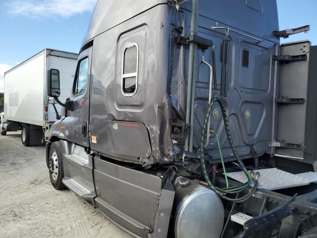 2015 Freightliner Cascadia 125