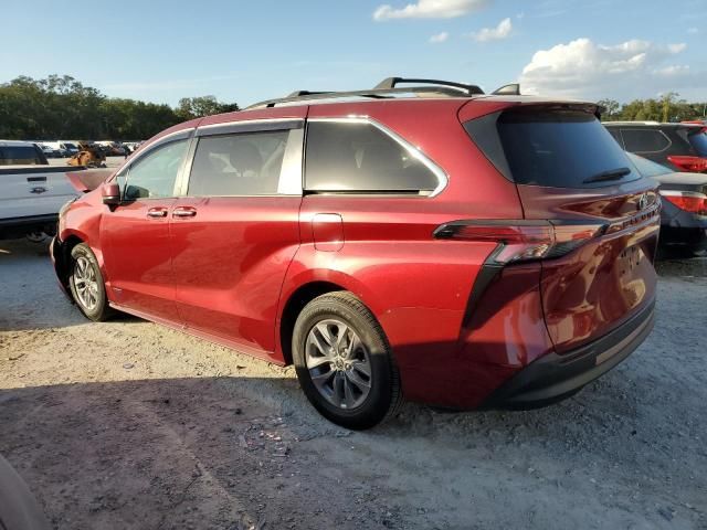 2021 Toyota Sienna XLE