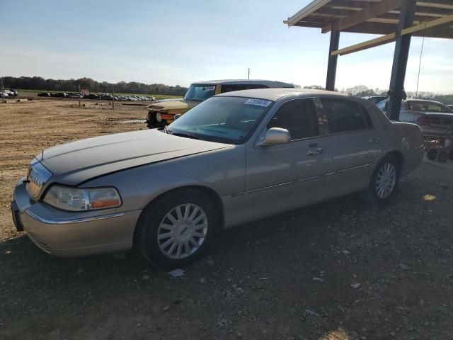 2005 Lincoln Town Car Signature Limited