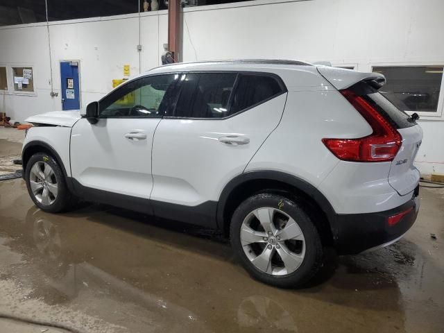 2021 Volvo XC40 T4 Momentum