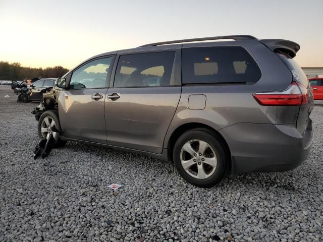 2017 Toyota Sienna LE