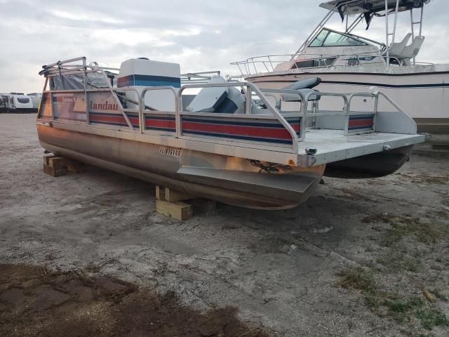 1990 Land Rover 1990 Landau Boat CO Pontoon