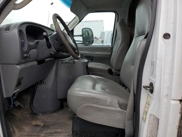 2005 Ford Econoline E450 Super Duty Cutaway Van